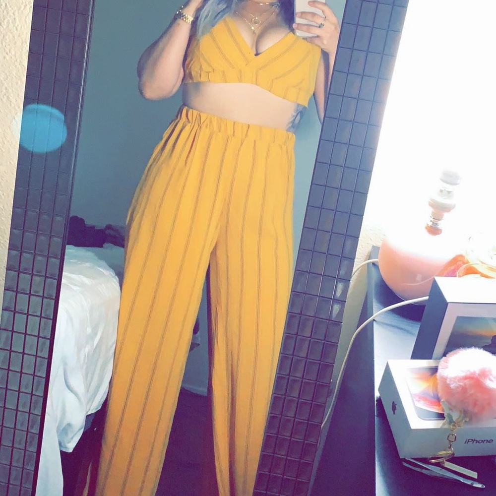 Two piece set - Picture 2 of 2